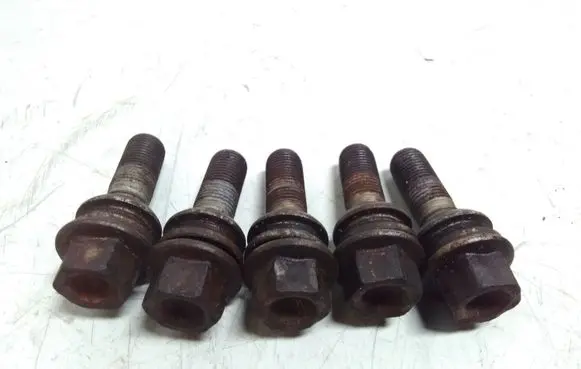 Volkswagen Touareg I Wheel nut cap/cover 