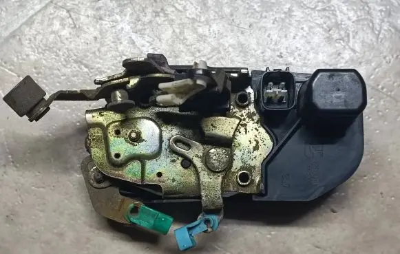 Chrysler Grand Voyager IV Front door lock GL7