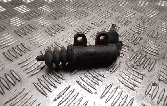 Clutch slave cylinder
