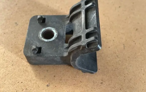 Radiator mount bracket