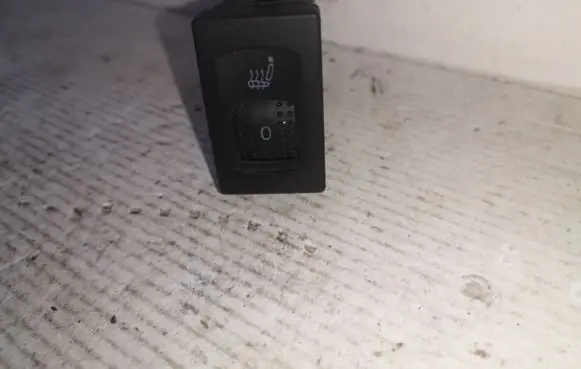 Volkswagen PASSAT B5.5 Seat heating switch 3B0963563G