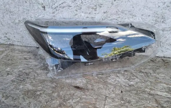 Toyota Yaris XP210 Headlight lense 