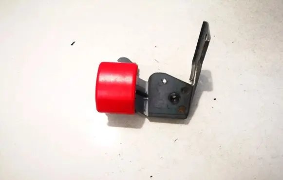 Volvo S40, V40 Engine bonnet (hood) release handle