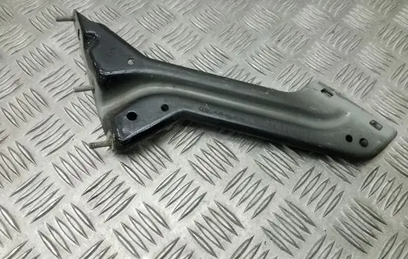 Audi Q5 SQ5 Fender mounting bracket 8R0821136