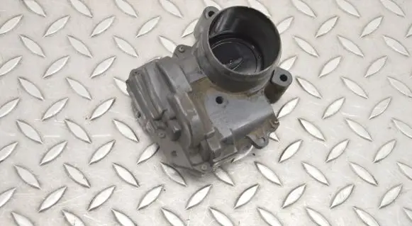 BMW 1 F20 F21 Throttle valve 7604918