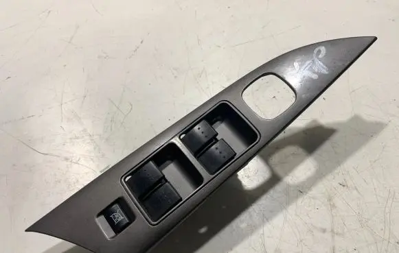 Mazda 3 I Electric window control switch 03123050