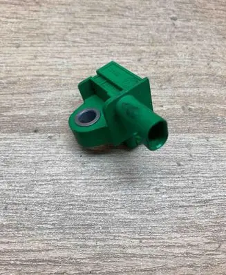 Volkswagen Golf VI Airbag deployment crash/impact sensor 5K0959351 5WK44000 SME