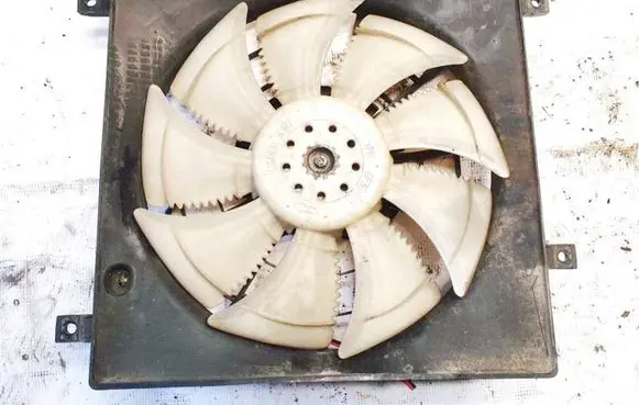 Suzuki SX4 Radiator cooling fan shroud 9536079j01 95360-79j01
