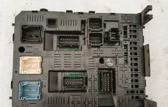 Citroen Berlingo Fuse box set 28116487