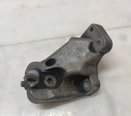 Volvo V70 Engine mounting bracket 307415673 BQ2HA