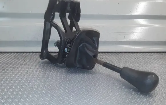 Toyota Aygo AB10 Gear shifter/selector 335300H010