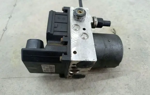 Audi A4 S4 B6 8E 8H ABS Pump 