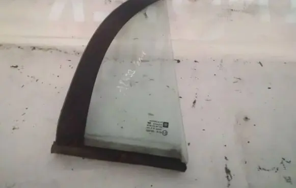 Opel Vectra C Rear vent window glass 