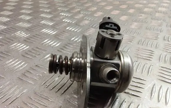 BMW X3 G01 Fuel injection high pressure pump 7642466