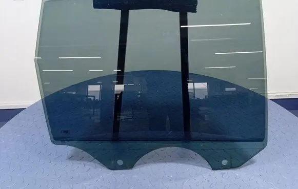 Porsche Cayenne (9PA) Rear door window glass