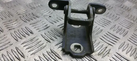 Opel Insignia A Front door lower hinge A046574