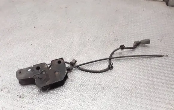 Engine bonnet/hood lock/catch