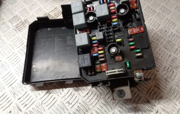 Opel Corsa E Fuse box set 134340533 95941608 13430533