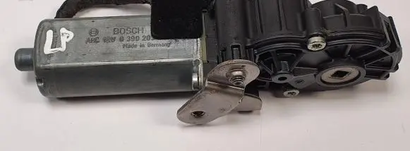 Volvo XC90 Seat adjustment motor 0390203246