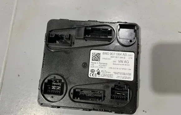 Audi A4 S4 B9 Comfort/convenience module 8W0907064AB