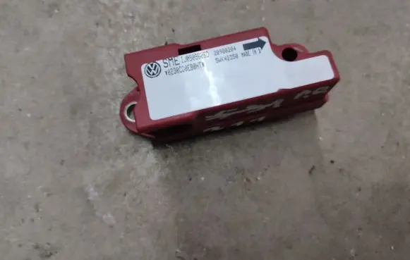Volkswagen Golf IV Airbag deployment crash/impact sensor 1J0909606D IJ0909606D