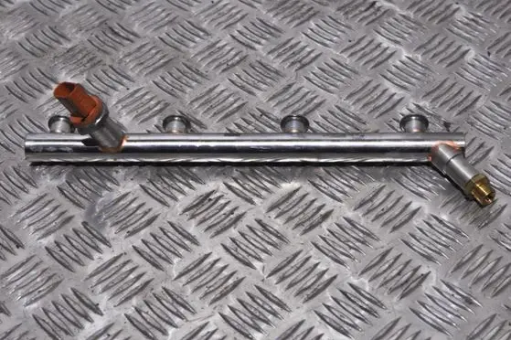 Fuel main line pipe