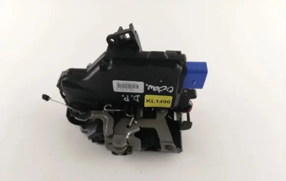 Skoda Octavia Mk2 (1Z) Front door lock 3D1837016AC KL1490
