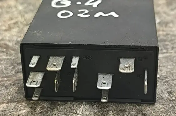 Volkswagen Golf IV Window wiper relay 