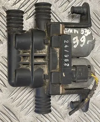 BMW 5 E39 Coolant heater control valve 8374995 1147412137