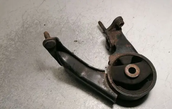 Toyota Corolla Verso E121 Engine mount bracket