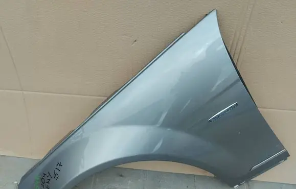 Mercedes-Benz C W204 Fender BLOTNIKW204LEWY