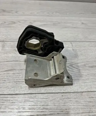 BMW 5 F10 F11 Radiator mount bracket 7207152 7211162 7186514