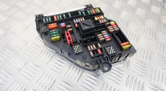 BMW 5 F10 F11 Fuse module 9234423
