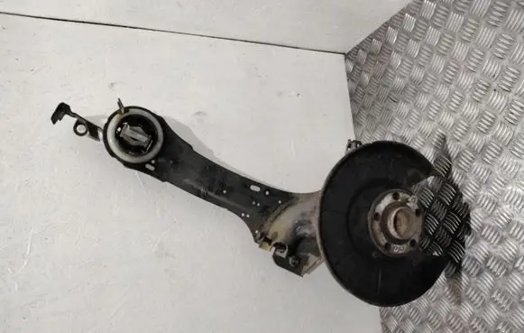 Rear wheel hub spindle/knuckle