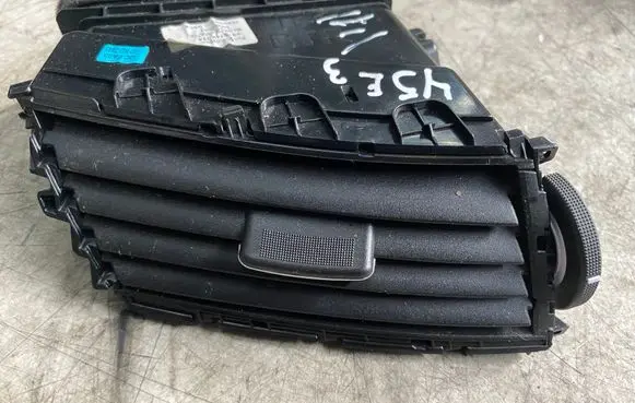 Nissan Navara D23 Dashboard air vent grill cover trim 687514KJ2A