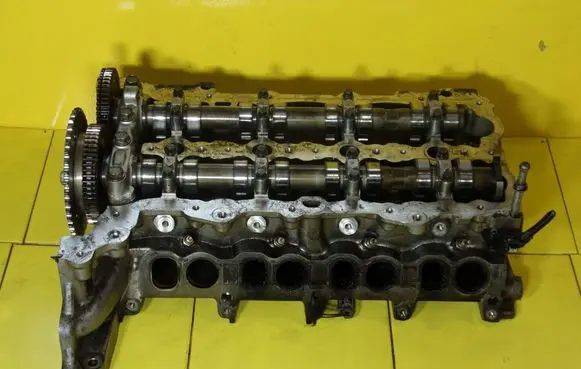 Opel Astra J Engine head 55489308 29SP41