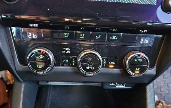 Skoda Octavia Mk3 (5E) Climate control/heater control trim 5E0907044BA IMPRK1566580
