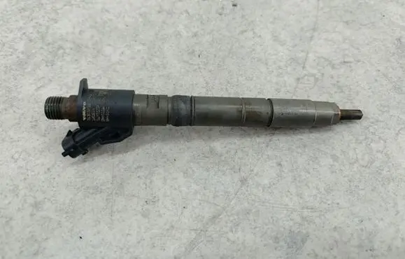 Volvo V60 Fuel injector 31303238