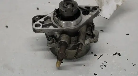 Opel Corsa D Vacuum pump