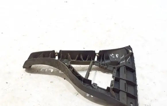 Rear bumper mounting bracket