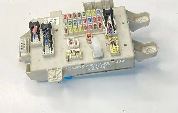 Toyota Land Cruiser (J120) Fuse module 82730-60080