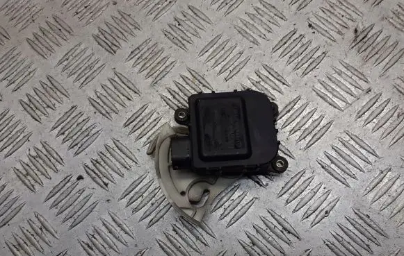 Volkswagen PASSAT B5.5 A/C air flow flap actuator/motor 8D1820511E
