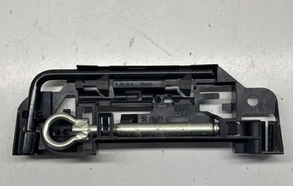 Peugeot 5008 II Towing hook eye 9824003180