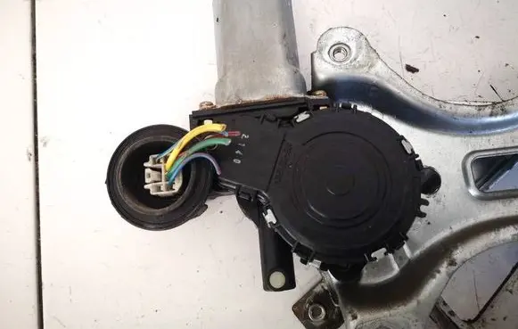 Toyota Corolla Verso E121 Front door window regulator motor 8571013030