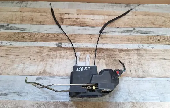 Hyundai Santa Fe Front door lock