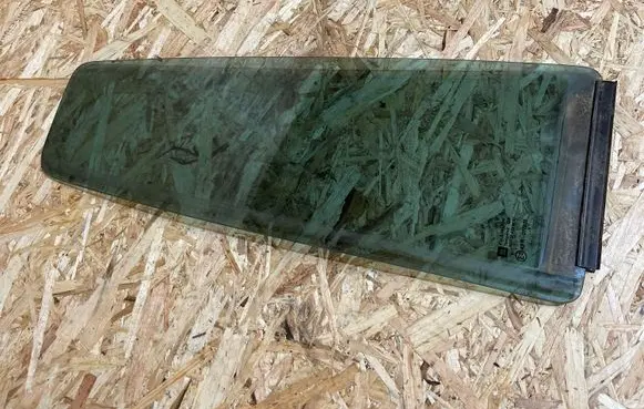 Opel Zafira A Rear side window 43R007028