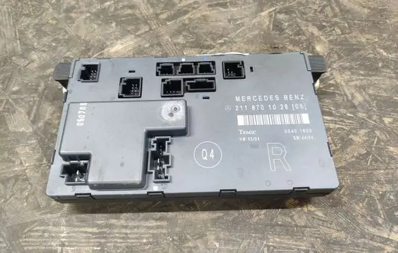 Mercedes-Benz E W211 Door control unit/module 2118701026