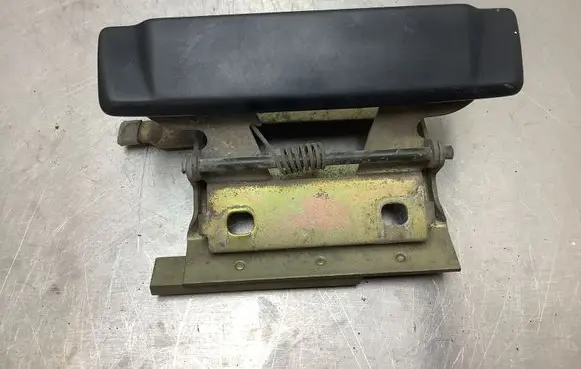 BMW 3 E30 Front door exterior handle 1876070