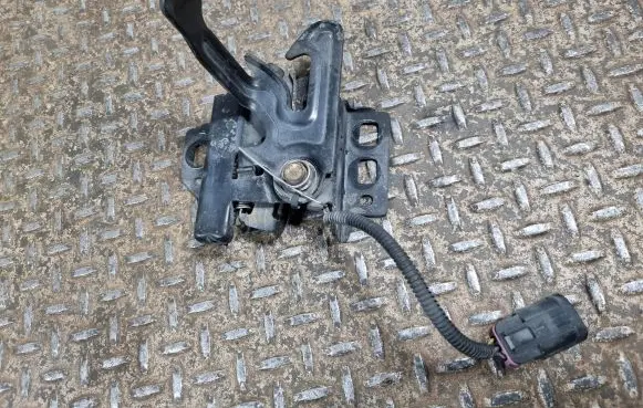 Cadillac Escalade Engine bonnet/hood lock/catch 15911804