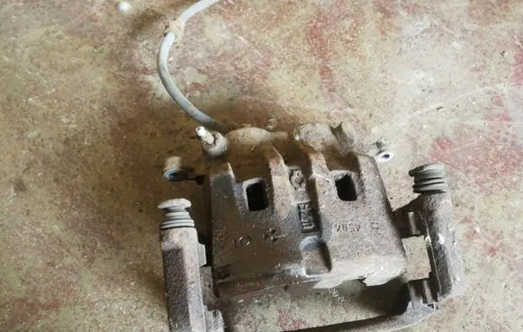 Nissan X-Trail T30 Front brake caliper